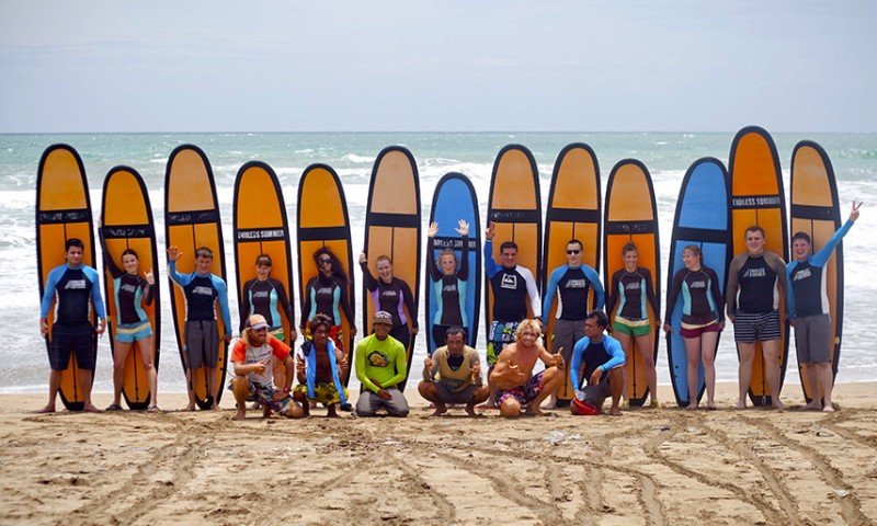 Команда школы серфинга Endless Summer