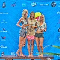 Фотография чемпионка и призеры соревнований по серфингу Surf Jam 2014 в категории шортборд