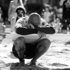 Фотография чемпион в серфинге Келли Слейтер силен духом