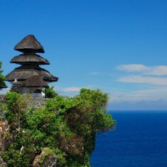 Изображение религия на Бали храм Улувату Uluwatu на скале