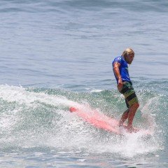 Фотография русский серфер Андрей Дельфин на соревнованиях по серфингу Surf Jam 2015