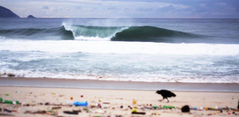 Фото опасный серфинг в Сан Конраду, Бразилия труба