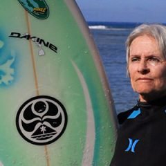 Фото гавайская серфингистка Дженни Чессер мать знаменитого серфера на больших волнах Тода Чессера