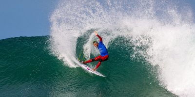 фото Филипэ Толедо стал чемпионом по серфингу в J-Bay