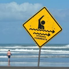 Безопасность в океане для сёрферов и купающихся