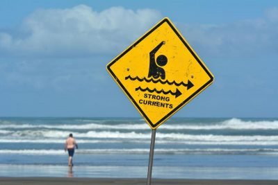 фото Безопасность в океане для сёрферов и купающихся