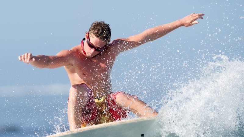 изображение серфинг в солнечных очках