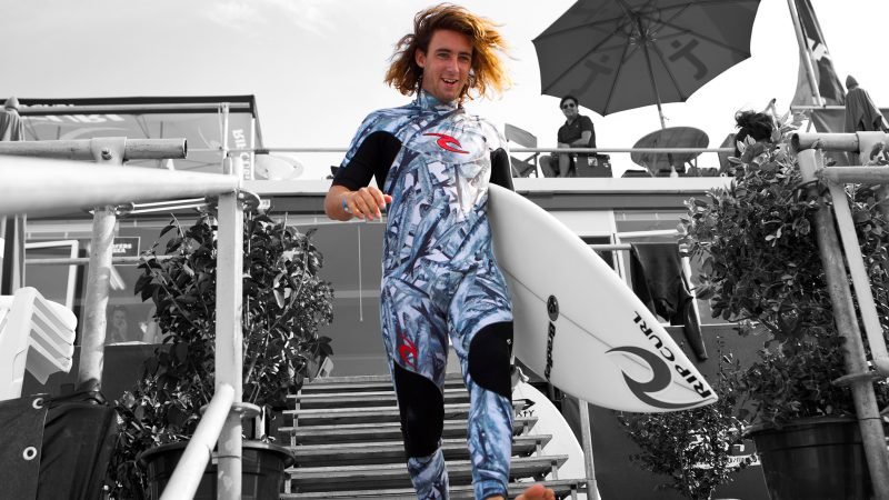 Изображение необычного гидрокостюма для сёрфинга