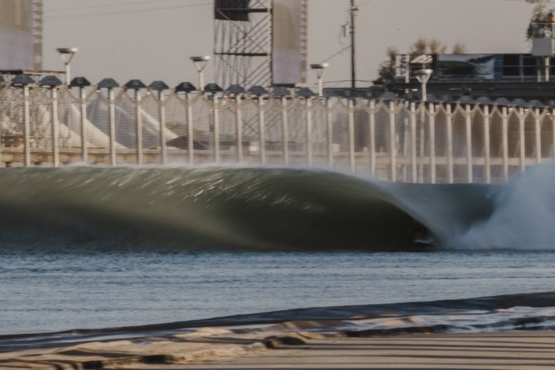 Изображение фолна келли слейтера серф ранчо искусственная волна для серфинга